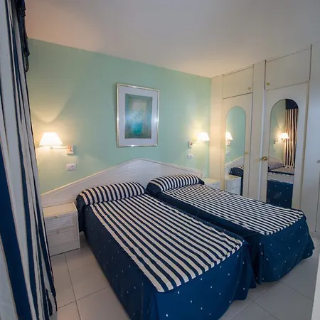 Las Palmeras I & Ii Hotel